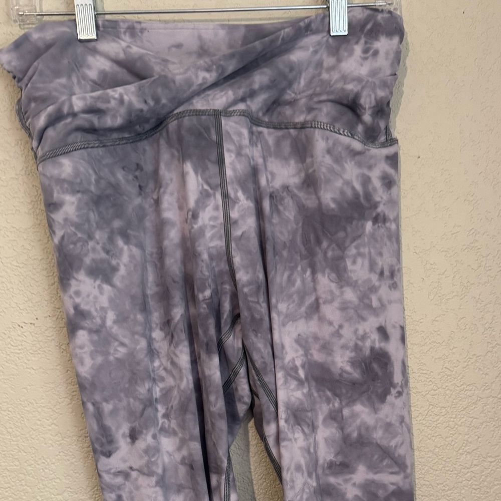 Gray Tie-Dye Leggings Lululemon Women's Cross Waist Size 12 Capri Leggings
